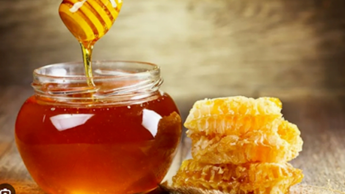 खाली पेट शहद खाने के 6 फायदे – Benefits Of Eating Honey On Empty Stomach In Hindi