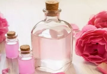 गुलाब जल के फायदे चेहरे के लिए