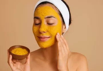 हल्दी और बेसन का फेस पैक